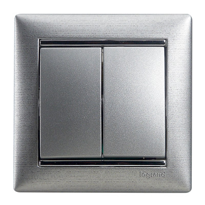 Переключатель 2-клавишный (проходной) Legrand Valena 770108, цвет алюминий Переключатель 2-клавишный (проходной) Legrand Valena 770108, цвет алюминий