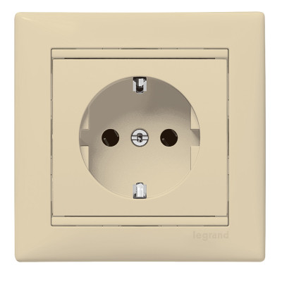 Розетка с заземляющим контактом и крышкой IP21 Legrand Valena 774322, цвет слоновая кость