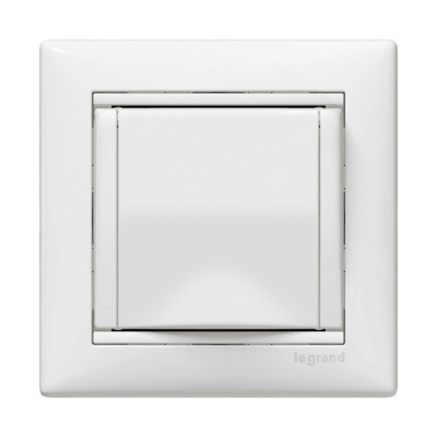 Розетка с заземляющим контактом и крышкой IP21 Legrand Valena 774422, цвет белый