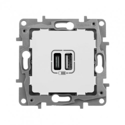 Розетка с двумя USB-разъемами тип A + тип C 240V/5V 3000мА Legrand Etika 672236, цвет белый Розетка с двумя USB-разъемами тип A + тип C 240V/5V 3000мА Legrand Etika 672236, цвет белый