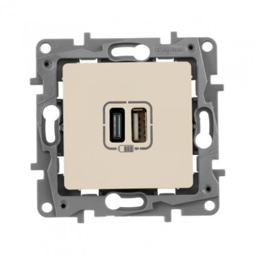 Розетка с двумя USB-разъемами тип A + тип C 240V/5V 3000мА Legrand Etika 672336, цвет слоновая кость