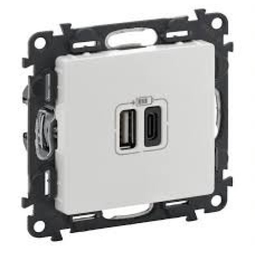 Розетка з двома USB-роз`ємами тип A + тип C 240V/5V 3000мА Legrand Valena Life 753106, колір білий