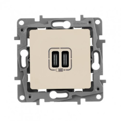 Розетка с двумя USB-разъемами тип C + тип C 240V/5V 3000мА Legrand Etika 672335, цвет слоновая кость Розетка с двумя USB-разъемами тип C + тип C 240V/5V 3000мА Legrand Etika 672335, цвет слоновая кость